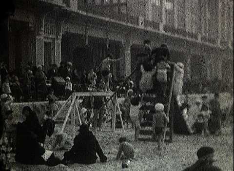 GYMNASTIQUE SUR LA PLAGE - BIARRITZ (380)