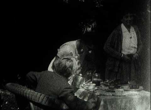 HENRIETTE, LUCETTE ET LES ELEPHANTS BLANCS - FRESNAY (388)