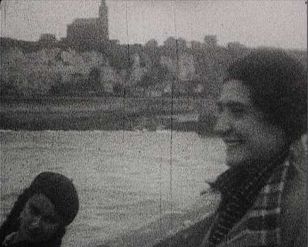 SUR LA JETEE PAR GROS TEMPS - DIEPPE (415)