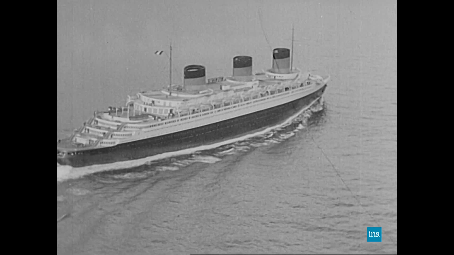 ARRIVEE A NEW-YORK DU PAQUEBOT "NORMANDIE"